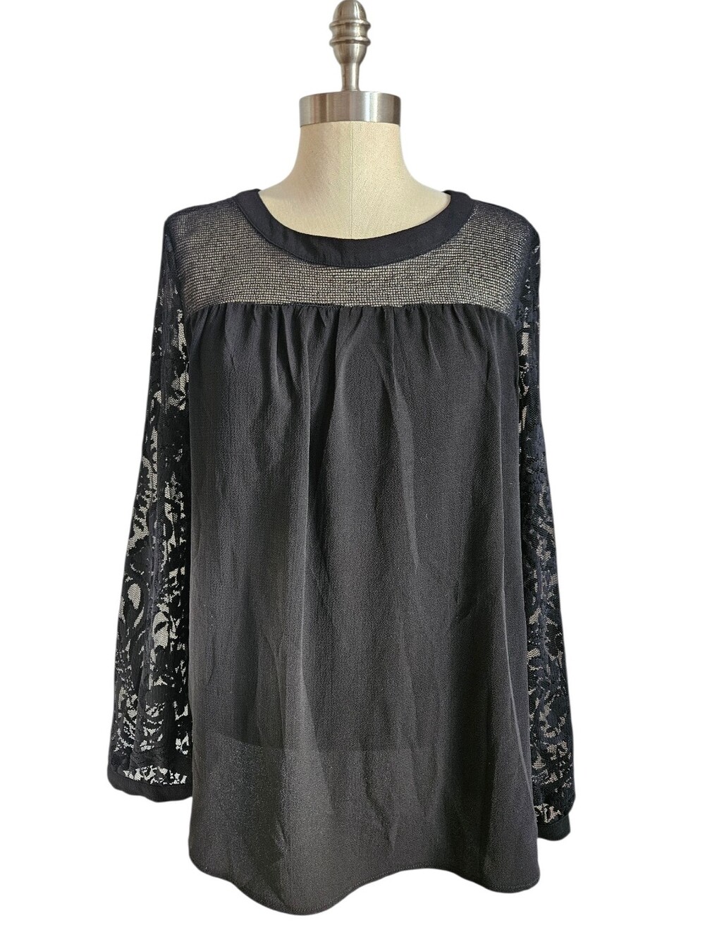 NEIMAN MARCUS Black Lace Mixed Media Blouse | SZ M